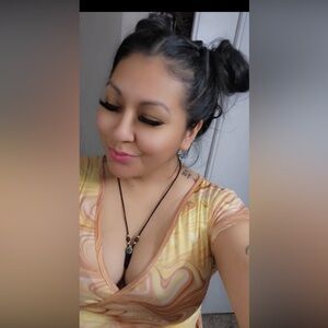 Meet your Posher, Yvet